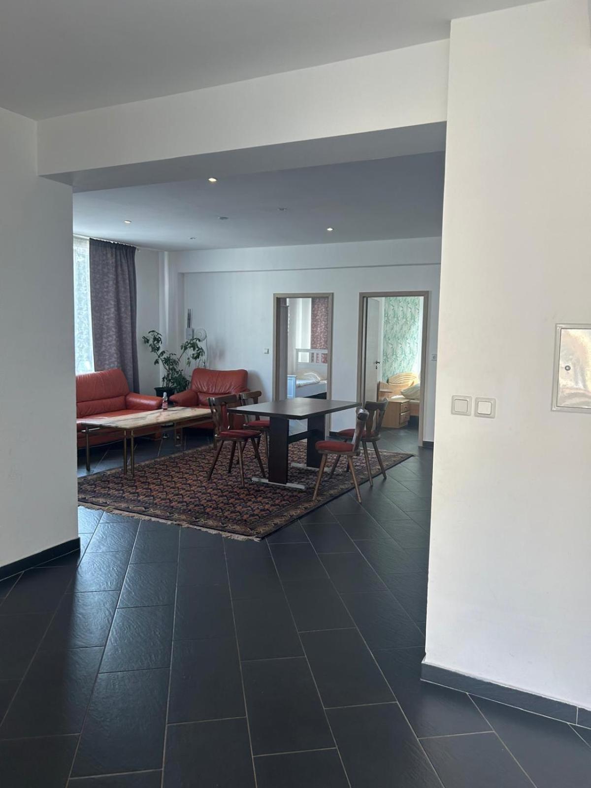 Group Apartment *